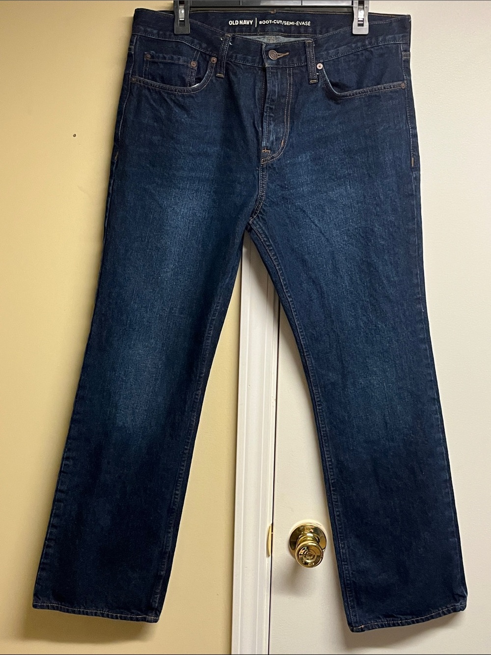 Old Navy Men’s Dark Blue Bootcut Jeans 34x30 washed never worn